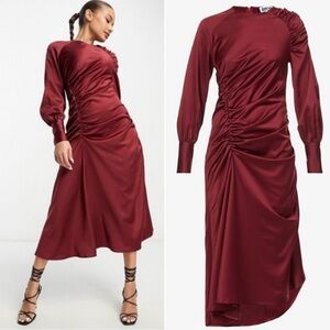 NWT Amy Lynn Amelia Ruched Asymmetrical
Midi Dress Size Large